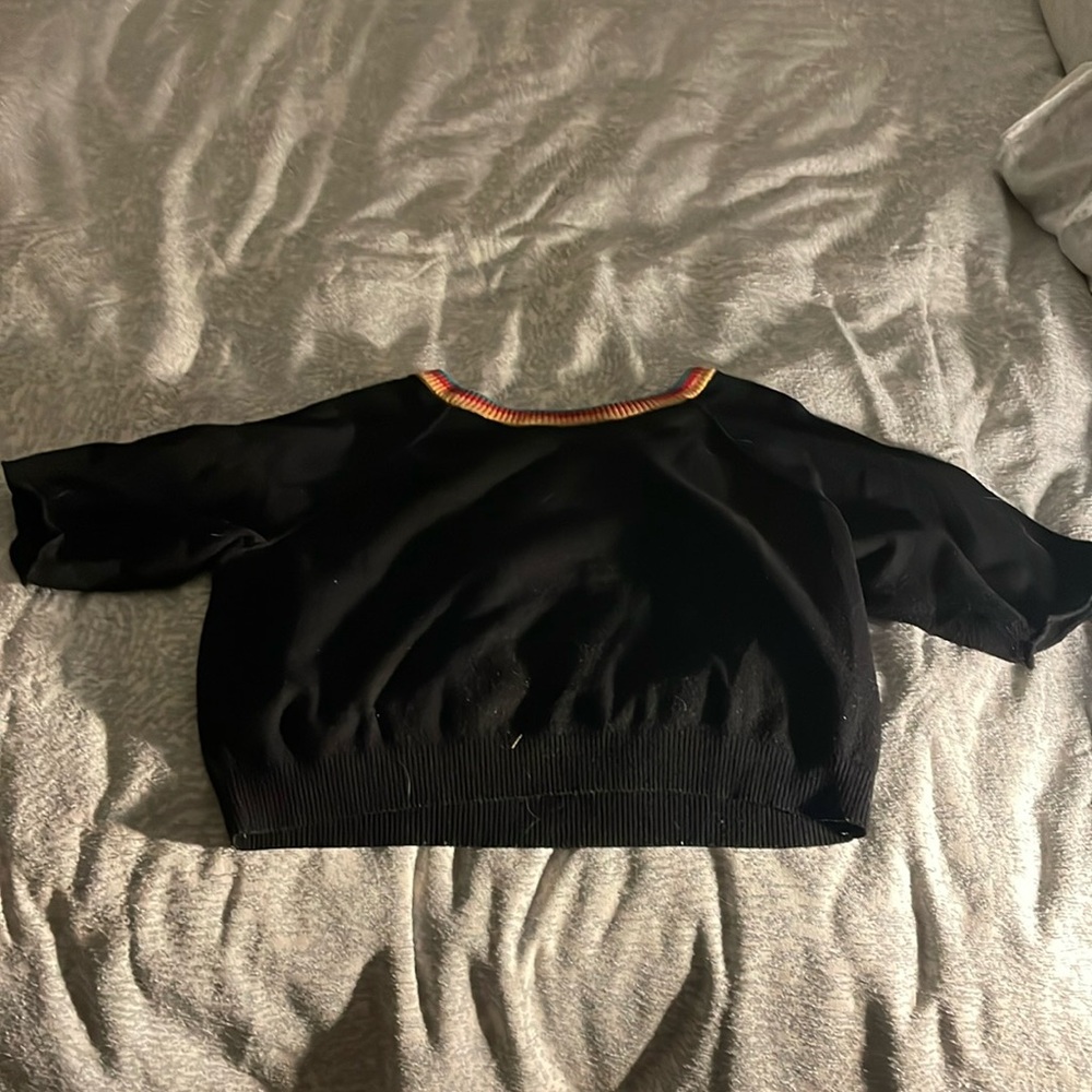 Black cropped shirt with colored collar